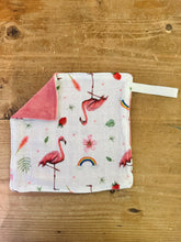 Lade das Bild in den Galerie-Viewer, Schnuffeltuch Flamingo Mullstoff