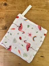 Lade das Bild in den Galerie-Viewer, Schnuffeltuch Flamingo Mullstoff