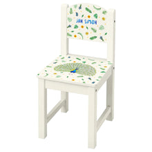 Afbeelding in Gallery-weergave laden, kinderstoel stoeltje met naam gepersonaliseerd mies to go aquarel handgeschilderd kinderkamer babykamer kraamcadeau kraamkado verjaardag kind cadeau pauw vogel