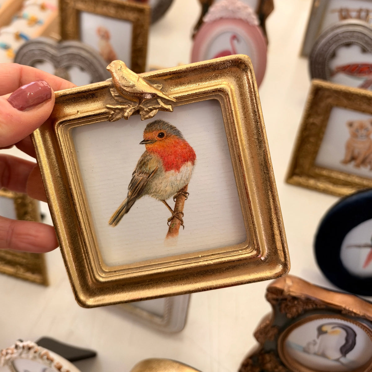 Goudkleurig vogellijstje met toekan art print