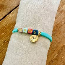 Lade das Bild in den Galerie-Viewer, armbandje met naam gepersonaliseerd armbandje ibiza lint goud verguild sieraden juwelen jewellery bracelet handgemaakt gegraveerd goud verguld World of Mies