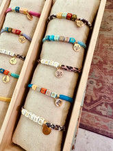 Lade das Bild in den Galerie-Viewer, Personalisierte Armband mit beige Leopardenmuster