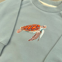 Afbeelding in Gallery-weergave laden, Baby joggingpak zeeschildpad - sky blue