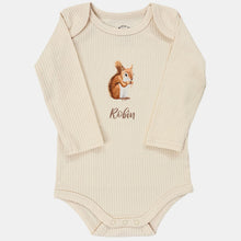 Afbeelding in Gallery-weergave laden, Baby romper eekhoorn met naam - vanille longsleeve