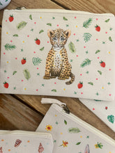 Afbeelding in Gallery-weergave laden, Canvas etui luipaardje