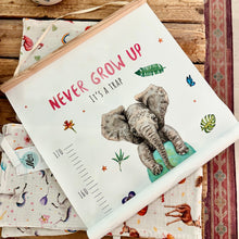 Lade das Bild in den Galerie-Viewer, Wachstumsmesslatte Dschungel für Kinder Never grow up