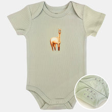 Lade das Bild in den Galerie-Viewer, Meegroeiromper alpaca - sage shortsleeve