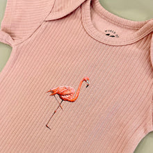 Afbeelding in Gallery-weergave laden, Baby romper flamingo - blush shortsleeve