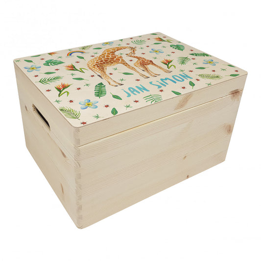 Memorybox met naam kraamcadeau speelgoedkist herinneringskist houten kist opberger kinderkamer kinderkamerinspiratie mies to go handgeschilderd dieren in aquarel baby giraf jungle jongen