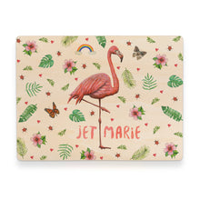 Load image into Gallery viewer, Memorybox met naam kraamcadeau speelgoedkist herinneringskist houten kist opberger kinderkamer kinderkamerinspiratie mies to go handgeschilderd dieren in aquarel baby flamingo meisje