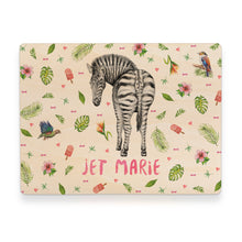 Lade das Bild in den Galerie-Viewer, Memorybox kraamcadeau speelgoedkist herinneringskist houten kist opberger kinderkamer kinderkamerinspiratie mies to go handgeschilderd dieren in aquarel zebra meisje baby