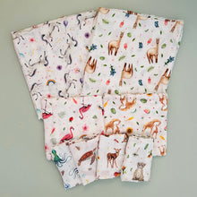 Load image into Gallery viewer, 2 medium baby muslin swaddle blankets giraffe - 60 cm