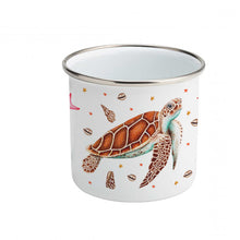 Afbeelding in Gallery-weergave laden, emaille beker met naam Mies to Go met zeedieren - krab zeepaardje zeeschildpad - kraamcadeau voor baby - verjaardag kind - handgeschilderd aquarel design

