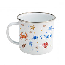 Load image into Gallery viewer, emaille beker met naam Mies to Go met zeedieren - krab zeepaardje zeeschildpad - kraamcadeau voor baby - verjaardag kind - handgeschilderd aquarel design