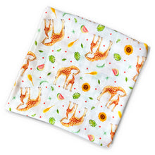 Load image into Gallery viewer, Baby muslin swaddle XL blanket giraffe - 120 cm