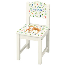 Afbeelding in Gallery-weergave laden, kinderstoel stoeltje met naam gepersonaliseerd mies to go aquarel handgeschilderd kinderkamer babykamer kraamcadeau kraamkado verjaardag kind cadeau giraf giraffe jungle jungledieren