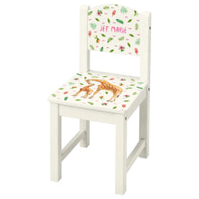 Afbeelding in Gallery-weergave laden, kinderstoel stoeltje met naam gepersonaliseerd mies to go aquarel handgeschilderd kinderkamer babykamer kraamcadeau kraamkado verjaardag kind cadeau giraf giraffe jungle jungledieren