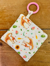 Lade das Bild in den Galerie-Viewer, Schnuffeltuch Giraffe Mullstoff
