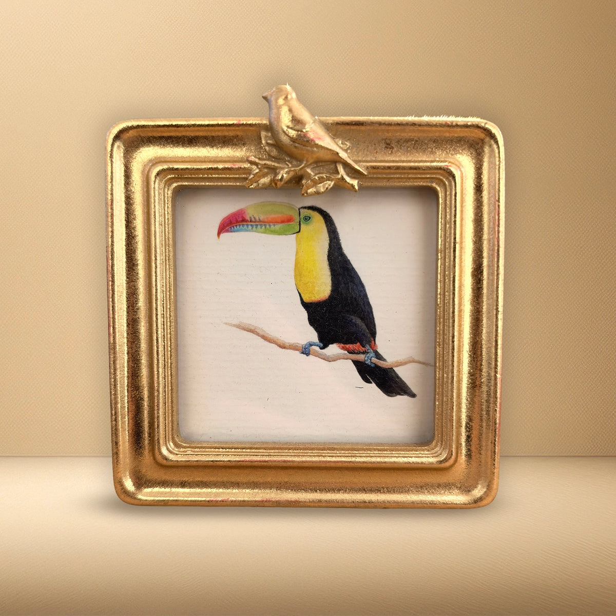 Goudkleurig vogellijstje met toekan art print