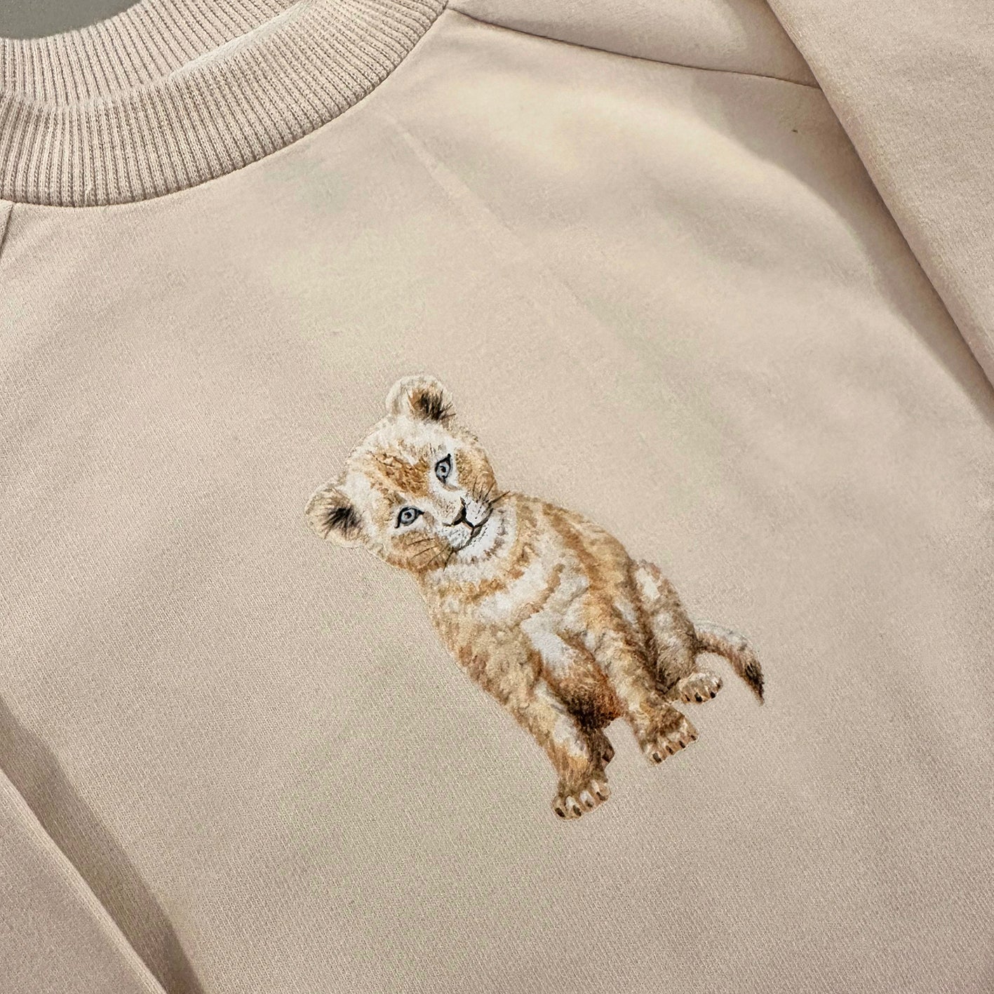 Baby joggingpak leeuwtje - vanille
