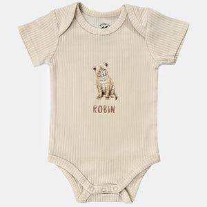 Baby romper leeuwtje met naam - vanille shortsleeve