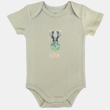 Afbeelding in Gallery-weergave laden, Baby romper olifant met naam - sage shortsleeve
