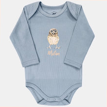 Afbeelding in Gallery-weergave laden, Baby romper uil met naam - soft blue longsleeve
