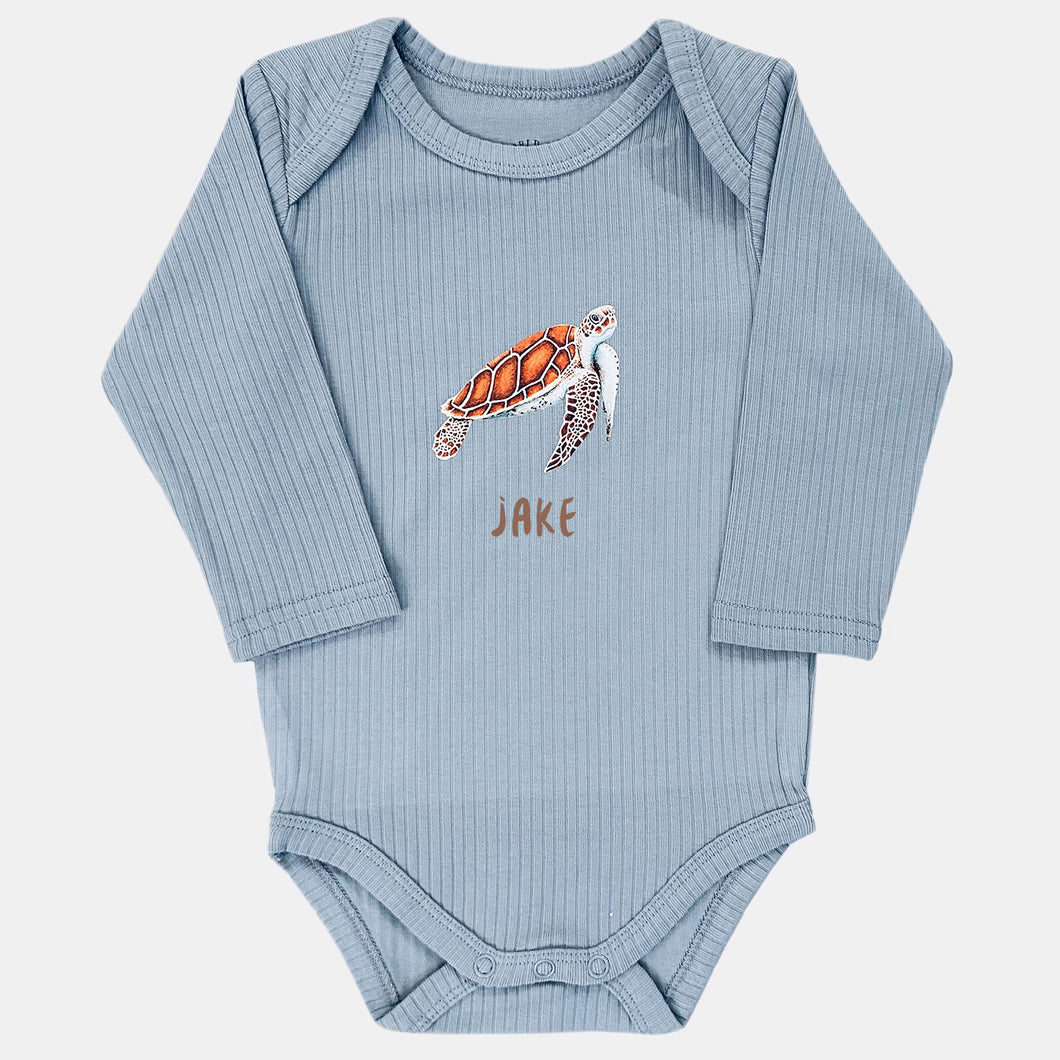 Baby romper zeeschildpad met naam - soft blue longsleeve