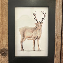 Afbeelding in Gallery-weergave laden, Zwart houten A6 lijstje met rendier art print
