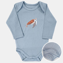 Afbeelding in Gallery-weergave laden, Meegroeiromper zeeschildpad - soft blue longsleeve
