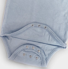 Lade das Bild in den Galerie-Viewer, Meegroeiromper koala - soft blue shortsleeve

