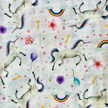 Lade das Bild in den Galerie-Viewer, Baby Spucktücher Musselin Einhorn-Regenbogen-Print Medium - 2 Stück - 60x60cm groß
