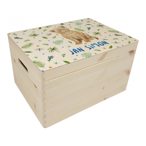 Memorybox met naam kraamcadeau speelgoedkist herinneringskist houten kist opberger kinderkamer kinderkamerinspiratie mies to go handgeschilderd dieren in aquarel baby leeuwtje leeuw welpje jongen
