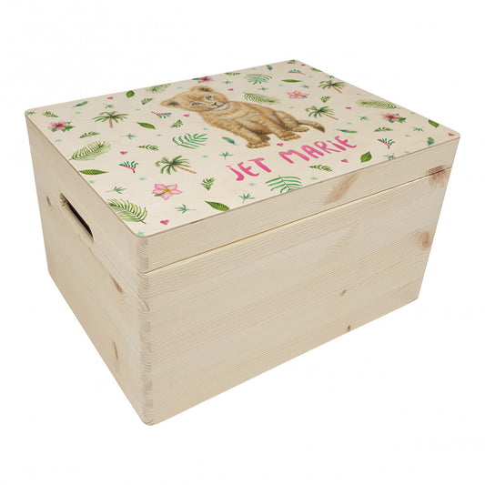 Memorybox met naam kraamcadeau speelgoedkist herinneringskist houten kist opberger kinderkamer kinderkamerinspiratie mies to go handgeschilderd dieren in aquarel baby leeuw leeuwtje welpje meisje