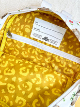 Load image into Gallery viewer, Kids backpack giraffe
