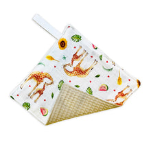 Load image into Gallery viewer, speendoekje hydrofiel Mies to Go fopspeen knuffel baby kraamcadeau zwanger moeder knuffelen wafelstof bijtring eerste tandjes handgeschilderd aquarel giraf jungle 
