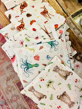 Load image into Gallery viewer, speendoekje hydrofiel Mies to Go fopspeen knuffel baby kraamcadeau zwanger moeder knuffelen wafelstof bijtring eerste tandjes handgeschilderd aquarel 
